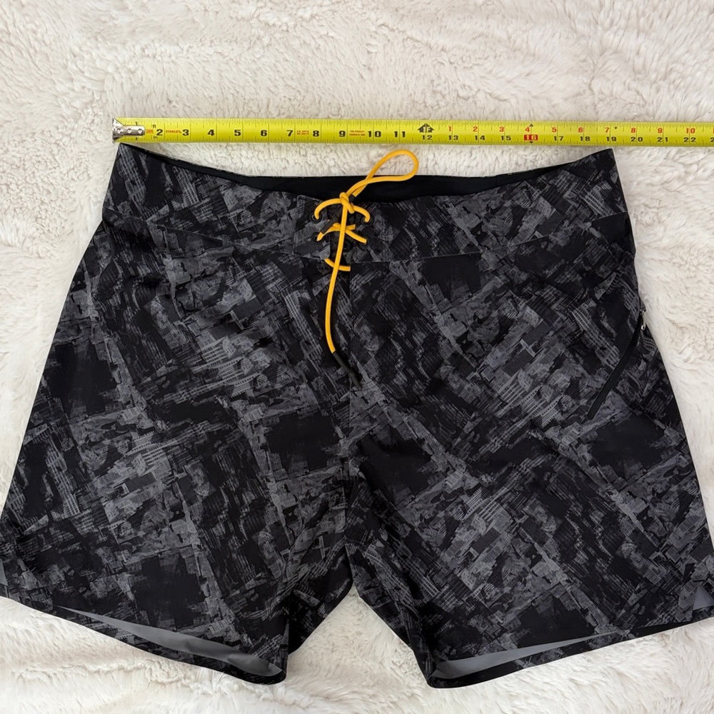 Lululemon,Size 40,Men's Black and Gray Swim Shorts - Picture 8 of 17